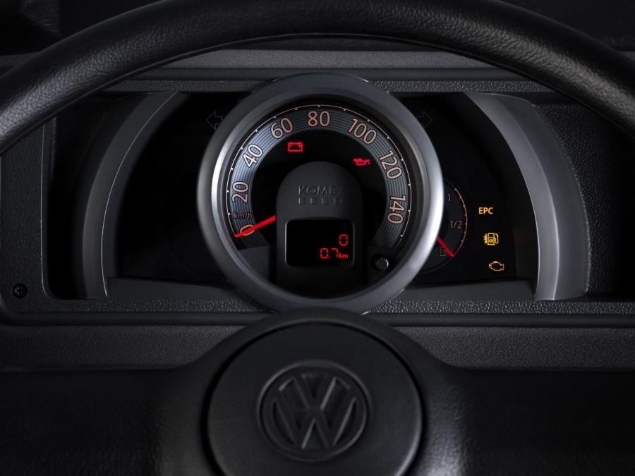  Volkswagen Kombi Last Edition 2013 года  (фото 17 из 43)